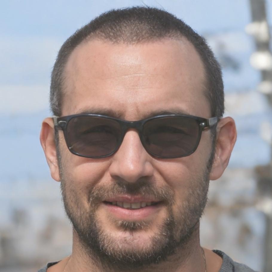 Yoga-Assistent Tobias Fendt